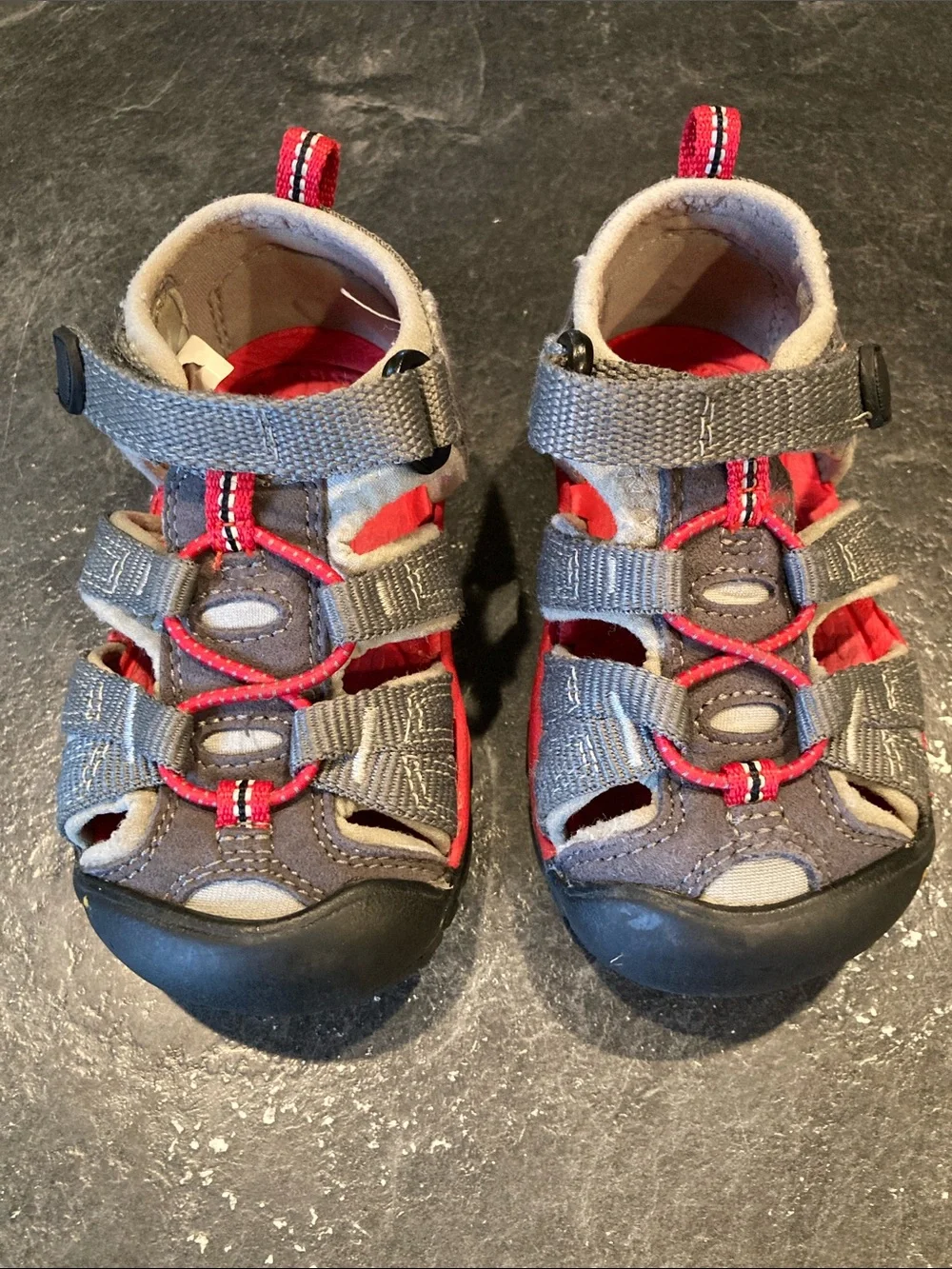 Boys Keen gray red closed toe sandals size 6